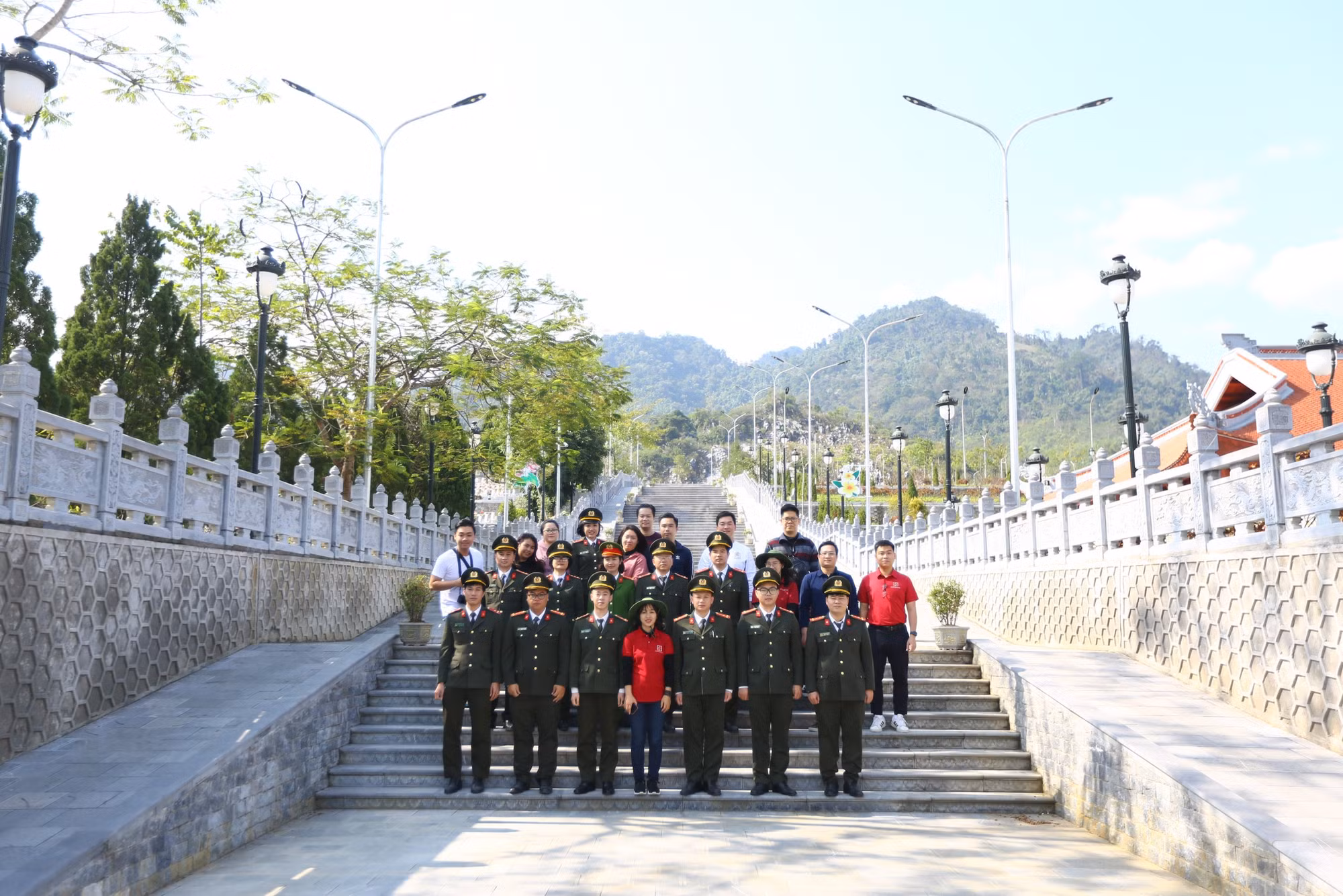 Tuổi trẻ Cục Truyền thông CAND về với miền địa đầu Tổ quốc - 1