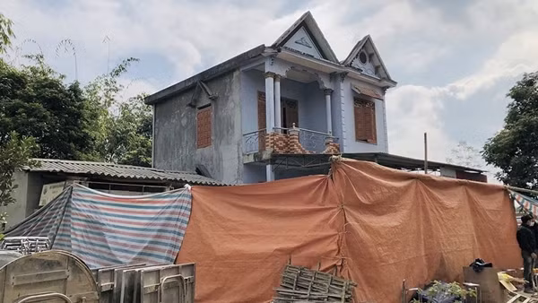 Mâu thuẫn gia đình, chồng đốt nhà rồi tự tử khiến 5 người tử vong