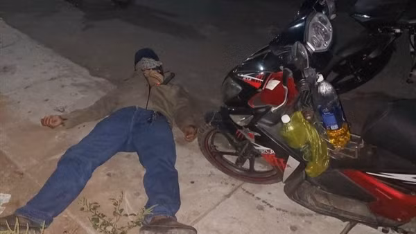 Nghi phạm giết người phụ nữ trong phòng trọ tự sát bên hè đường