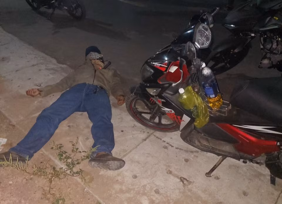 Nghi phạm sát hại người phụ nữ trong phòng trọ tự dùng dao đâm vào người mình -0