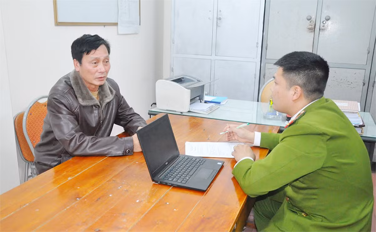 Phát hiện kho rượu ngâm rắn hổ chúa, kỳ đà -1