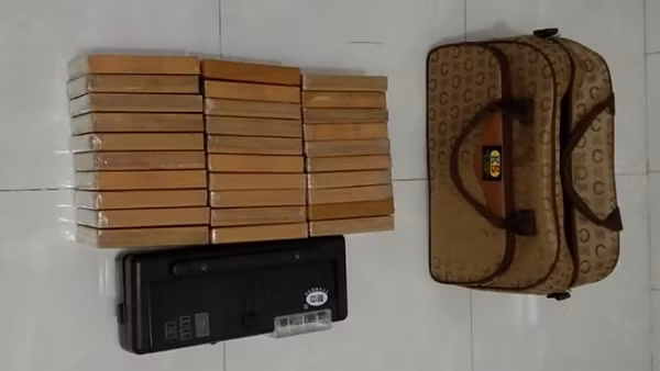 Phá đường dây vận chuyển 50 bánh heroin qua biên giới, thu giữ 1 khẩu súng