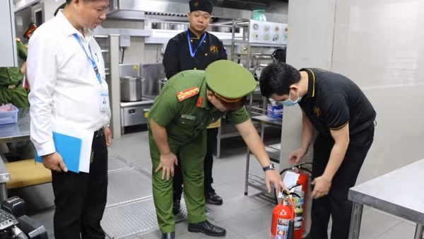 Kiểm tra PCCC Cảng hàng không quốc tế Tân Sơn Nhất trong cao điểm Tết Nguyên đán