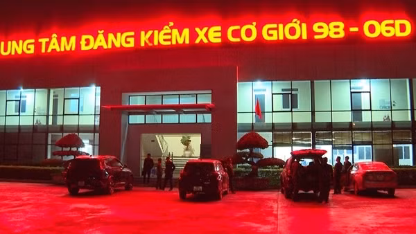 Bắt 4 Phó Giám đốc và 1 nhân viên của Trung tâm đăng kiểm xe cơ giới 98-06D tỉnh Bắc Giang