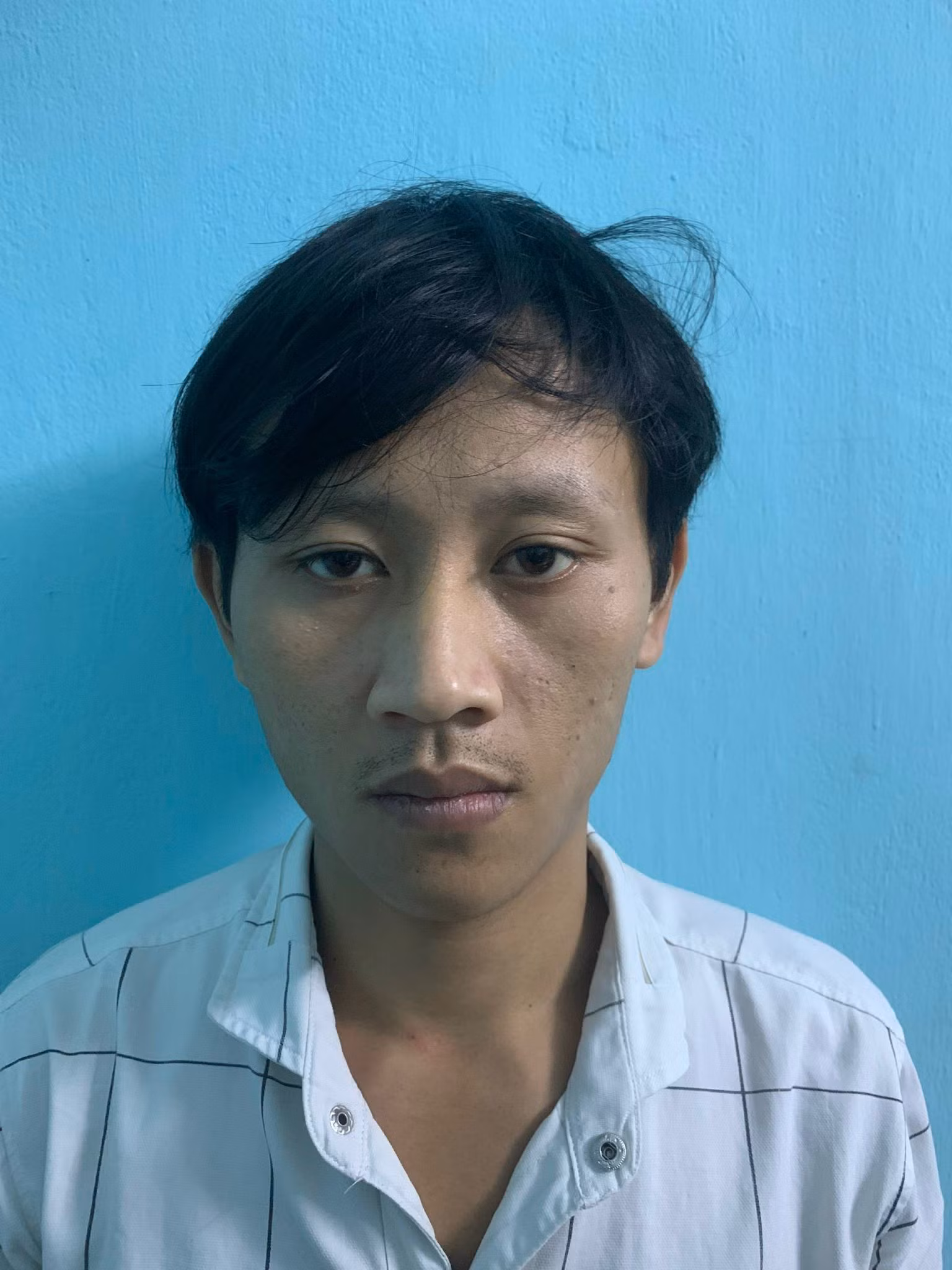 Khởi tố đối tượng mang dao đi cướp để trả nợ -0