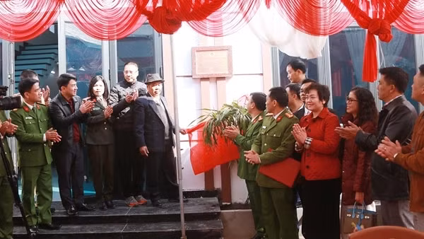 Khánh thành nhà “Nghĩa tình đồng đội” cho thân nhân liệt sĩ Hoàng Văn Cường