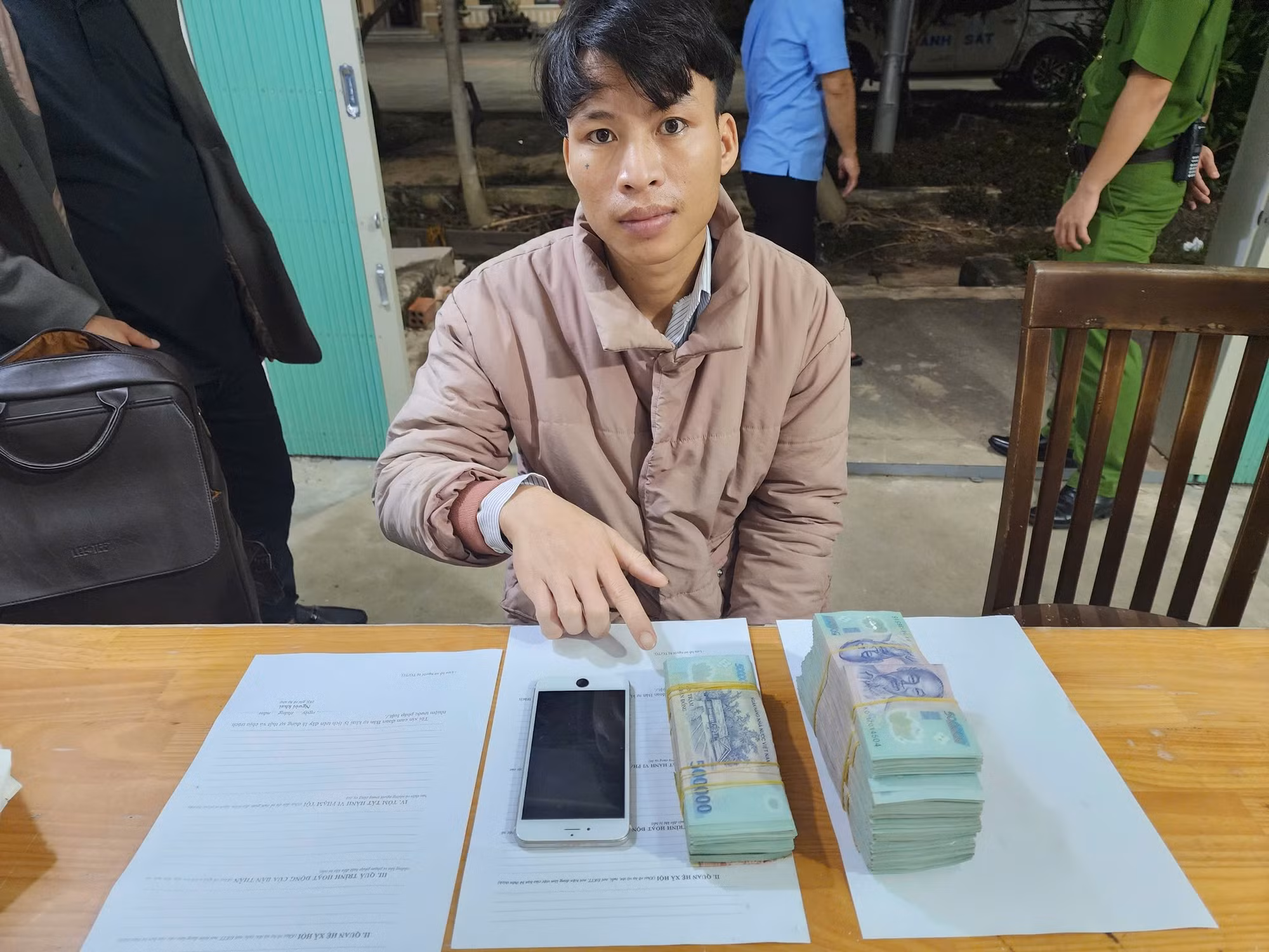 Hành trình truy xét, bắt giữ tên trộm đột nhập quán ăn “cuỗm” hơn nửa tỷ đồng -0