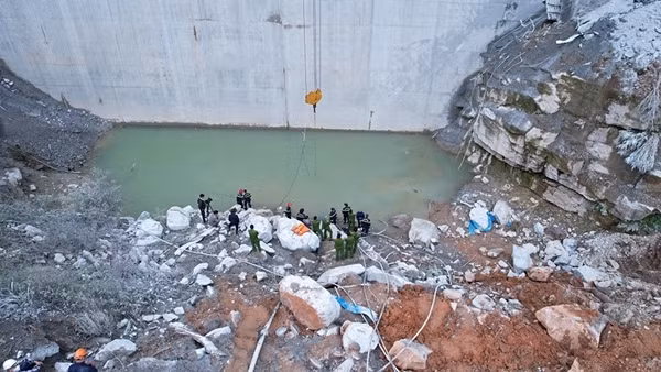 Vụ tai nạn tại công trình Thủy điện Đăk Mi 1: Tìm kiếm 2 công nhân mất tích