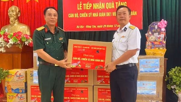 Tân Hiệp Phát cùng Truyền hình Quân đội chăm lo đời sống chiến sỹ hải quân trước thềm năm mới
