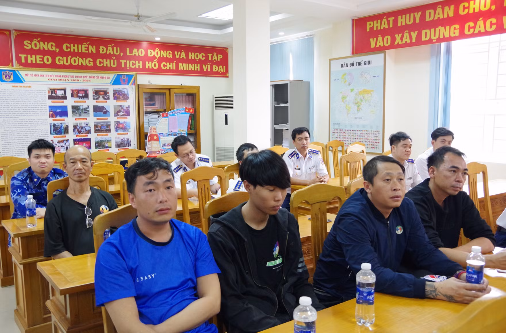Thuyền trưởng tàu cá người Trung Quốc cảm ơn các cơ quan chức năng Việt Nam… -1