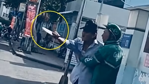 Làm rõ vụ tài xế xe ôm truyền thống vác dao rượt đuổi nhiều tài xế xe công nghệ