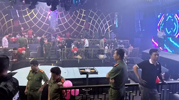 Kiểm tra quán bar, lòi ra…ma túy!