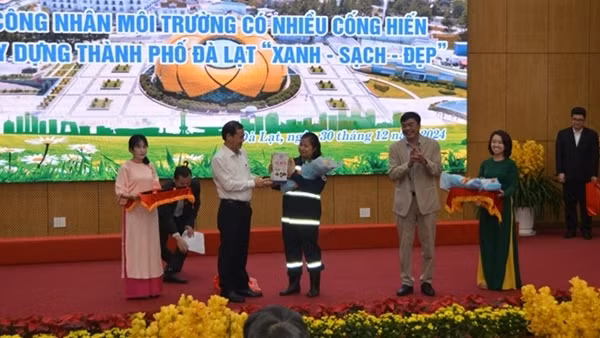 Vinh danh những công nhân vệ sinh môi trường đã làm cho Đà Lạt thêm đẹp