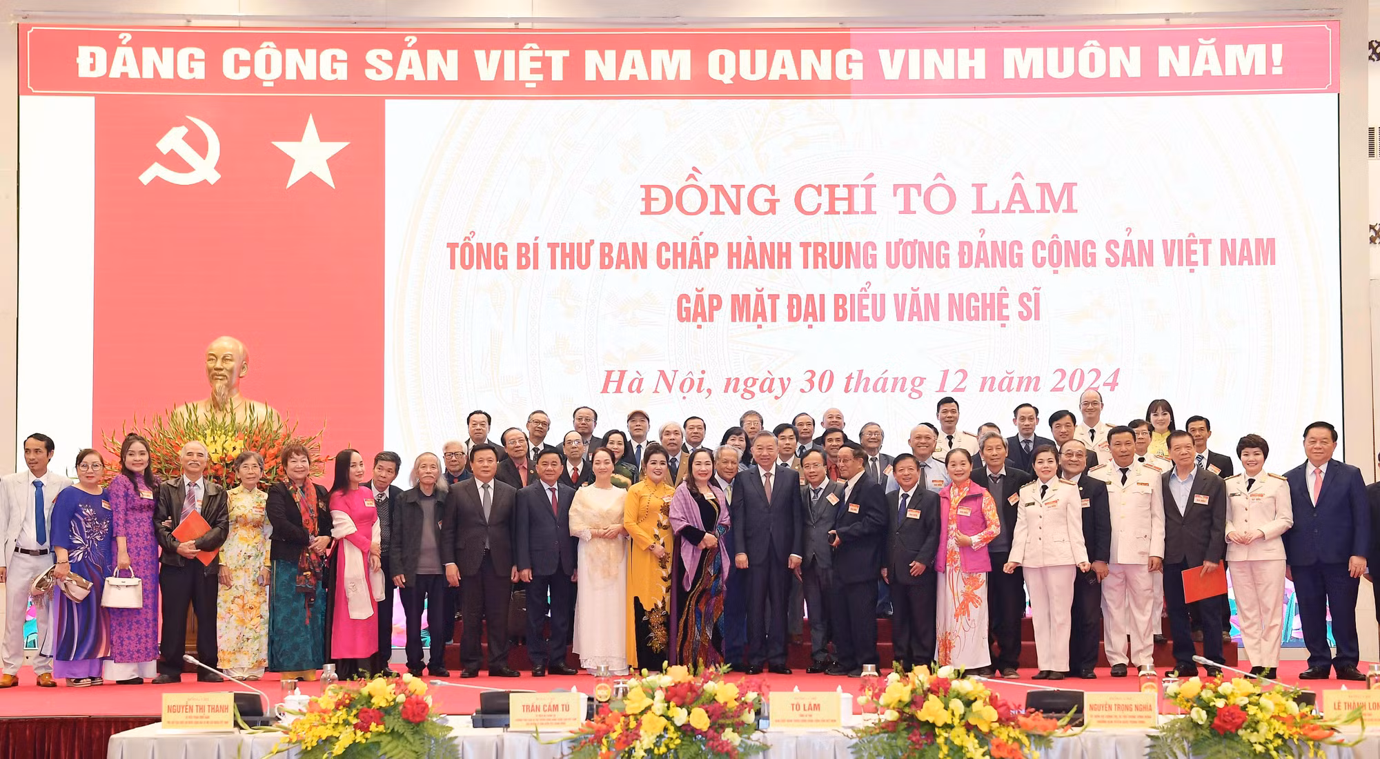Đảng, Nhà nước, Nhân dân trông chờ, tin tưởng vào sự đóng góp tích cực của văn nghệ sĩ -0