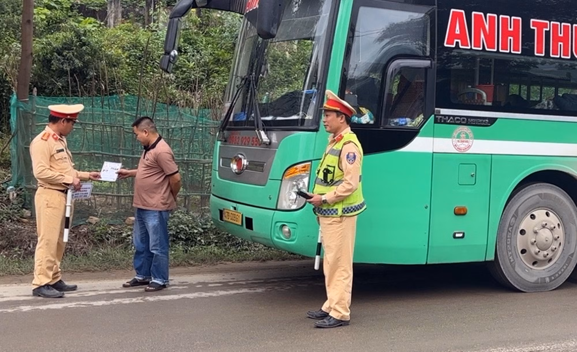 Tăng cường đảm bảo an toàn giao thông dịp cuối năm -0