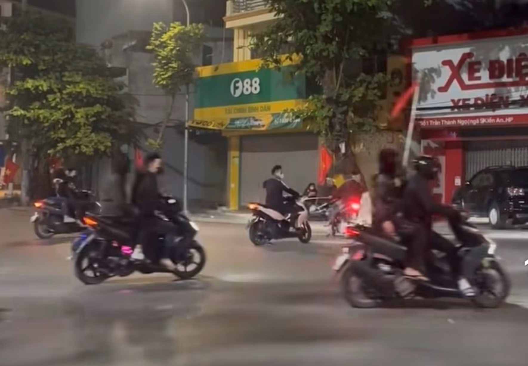Điều tra nhóm “quái xế” vô cớ gây hành hung người đi đường -0