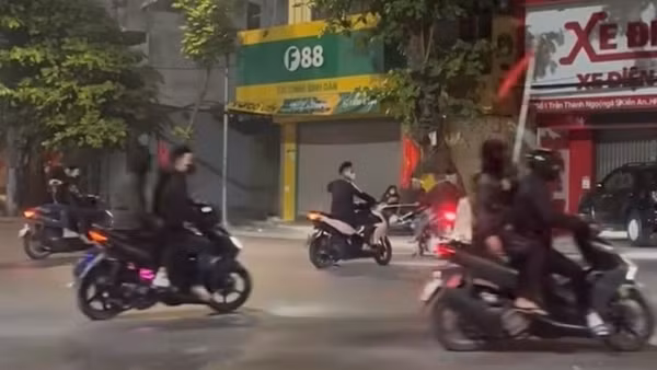 Điều tra nhóm “quái xế” hành hung người đi đường