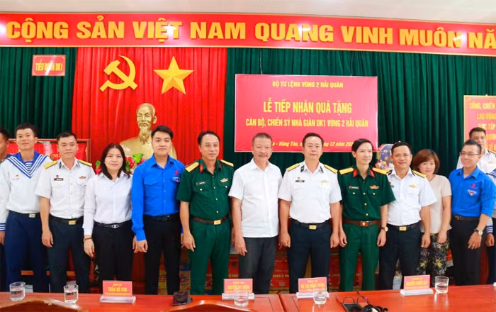 Tân Hiệp Phát cùng Truyền hình Quân đội chăm lo đời sống chiến sỹ hải quân trước thềm năm mới -0