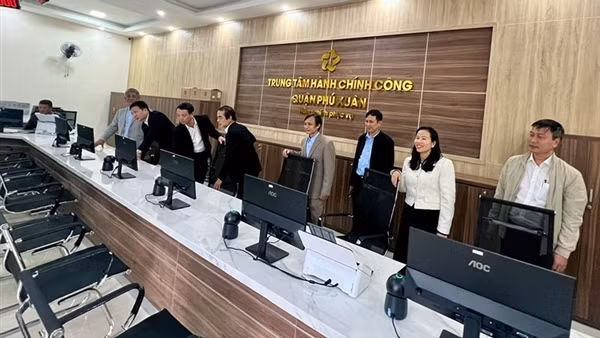 Đảm bảo ANTT, phục vụ nhân dân trong ngày đầu TP Huế trực thuộc Trung ương