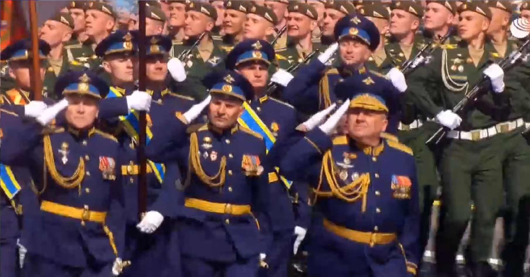 Nga duyệt binh Chiến thắng: Tổng thống Putin ca ngợi lực lượng chiến đấu ở Ukraine -0