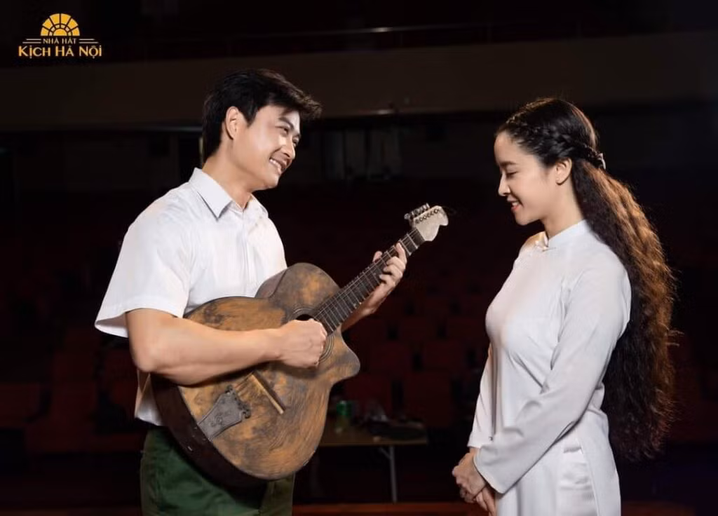 một cảnh trong vở _trái tim người hà nội_ của nhà hát kịch hà nội.jpg -0