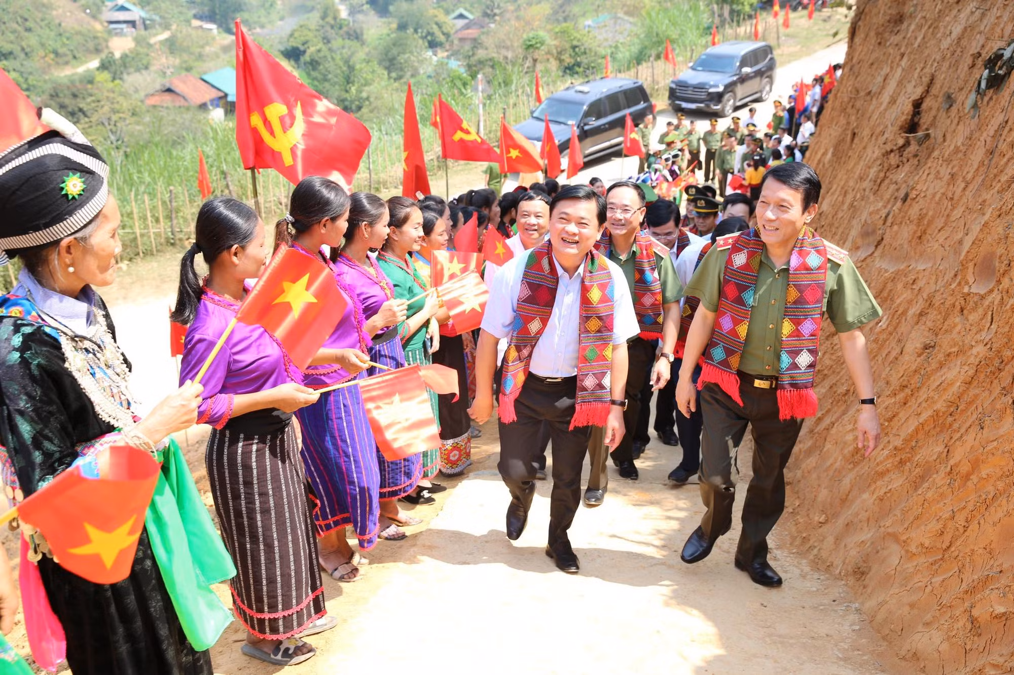 Những ngôi nhà lấp lánh niềm vui (Bài 1) -0