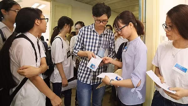 Học phí lớp 10 trường công lập tự chủ thấp nhất là 7 triệu/năm