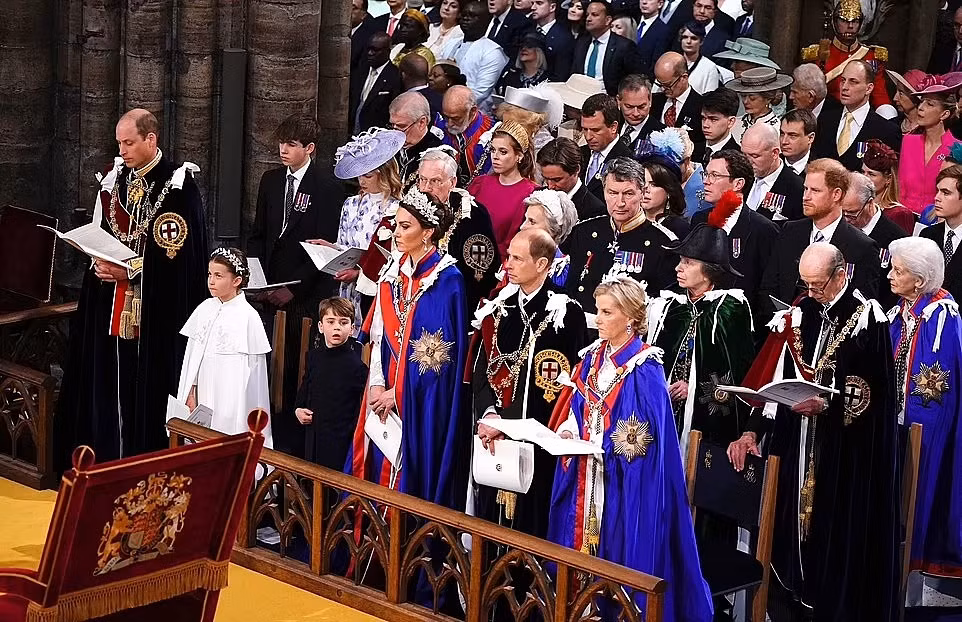 Vua Charles III nguyện cầu mọi người đều được dẫn dắt tới con đường hòa bình -0