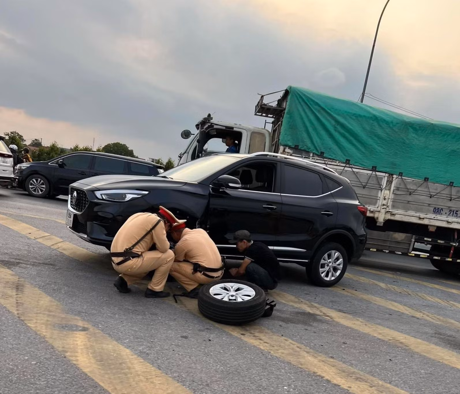 thay lốp.jpeg -0