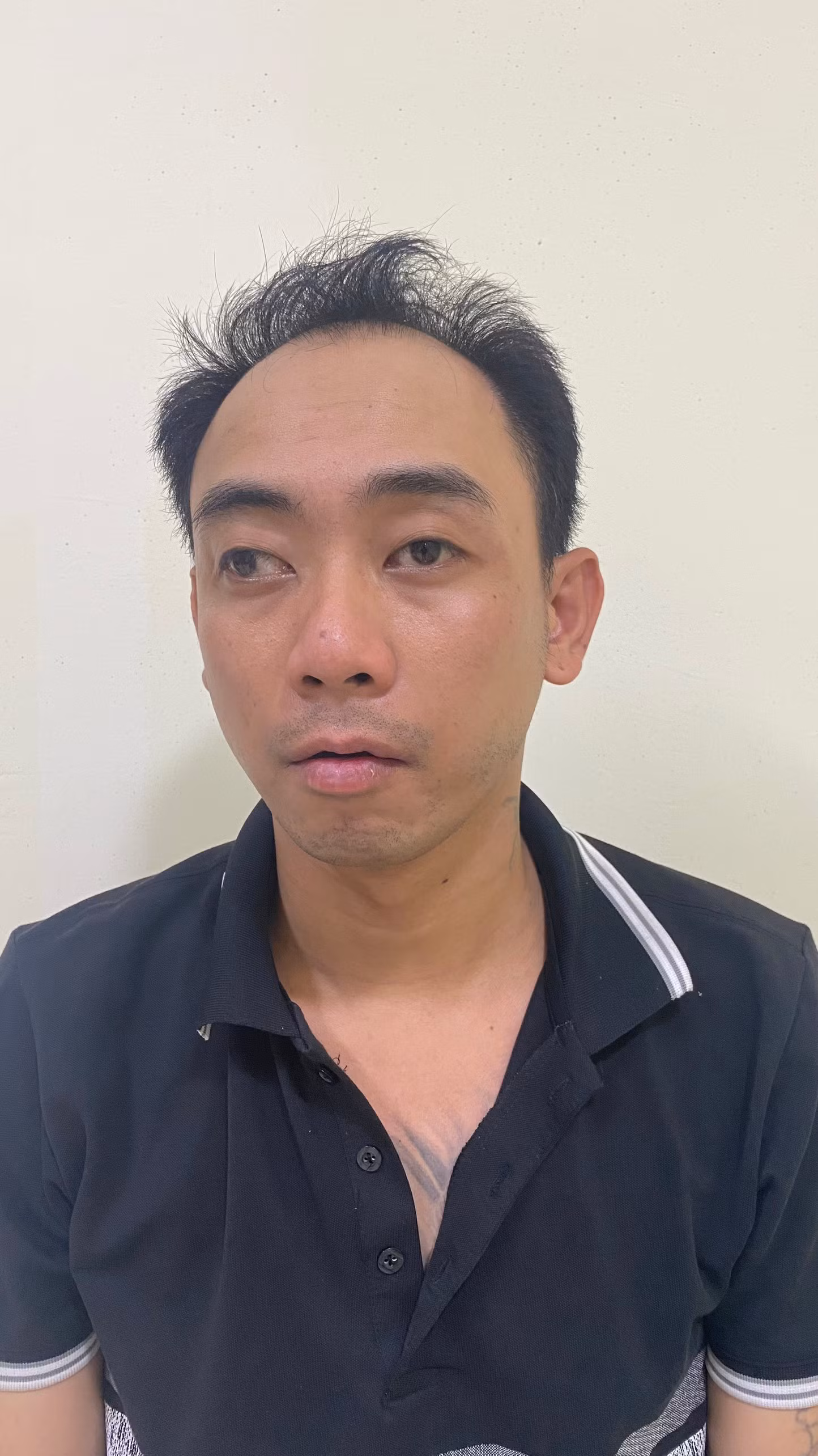 Vờ mượn gọi điện, xe ôm lừa đảo, chiếm đoạt điện thoại của khách thuê xe -0