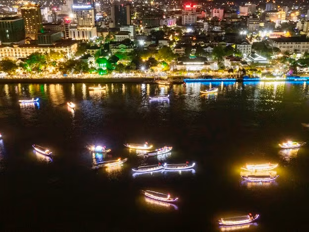 Lần đầu tiên tổ chức chương trình “Tri ân dòng Hương” -0