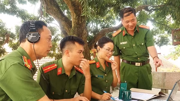 Trung tá Lâm Thị Nhung - người đi đầu trong “Chuyển đổi số” ở vùng cao