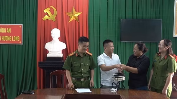 Trao trả lại tài sản bị thất lạc cho du khách