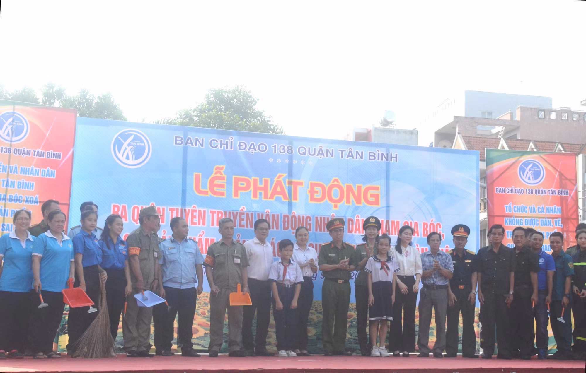 Bắt giữ 5 đối tượng ngay sau khi ra quân tuyên truyền, bóc, xóa quảng cáo “tín dụng đen” -0