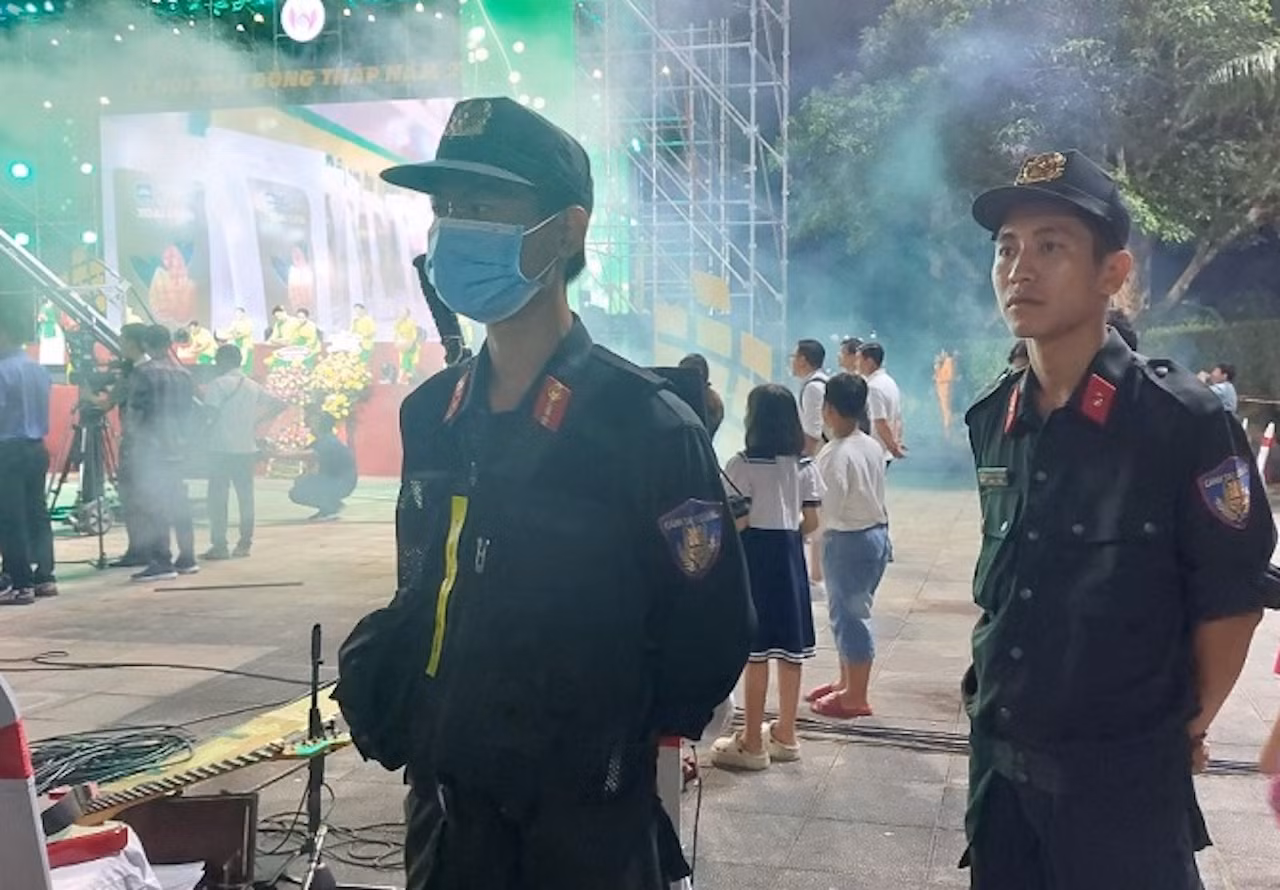 cảnh sát cơ động bảo vệ antt trong đêm khai mạc.jpg -0