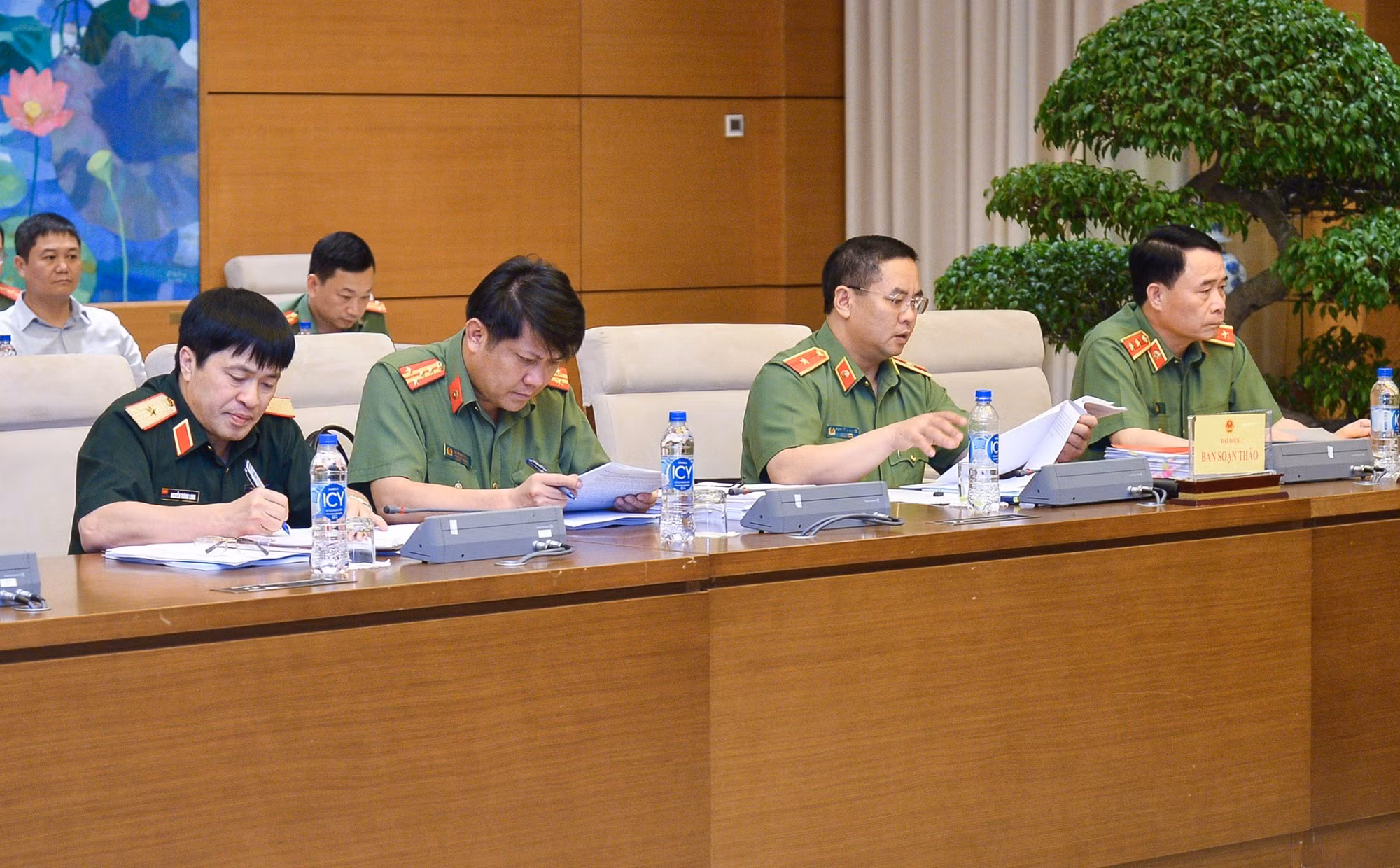Hoàn thiện pháp luật về CAND, khắc phục vướng mắc trong thực tiễn công tác, chiến đấu -0