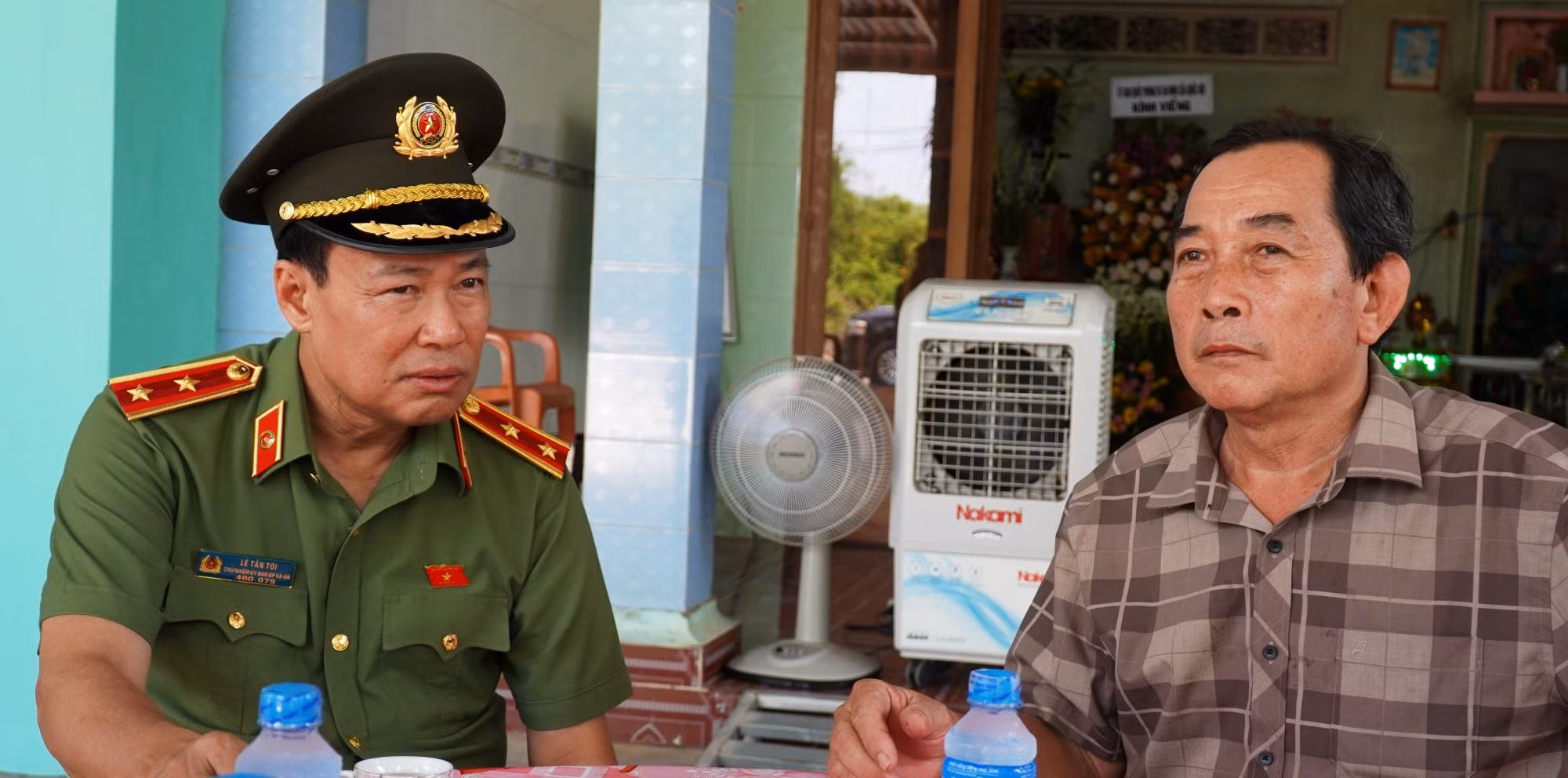 Đồng chí Lê Tấn Tới tiếp xúc cử tri 2 huyện Đức Hòa, Đức Huệ -0