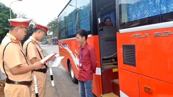 Nghiêm cấm cán bộ, công chức can thiệp việc xử lý vi phạm giao thông