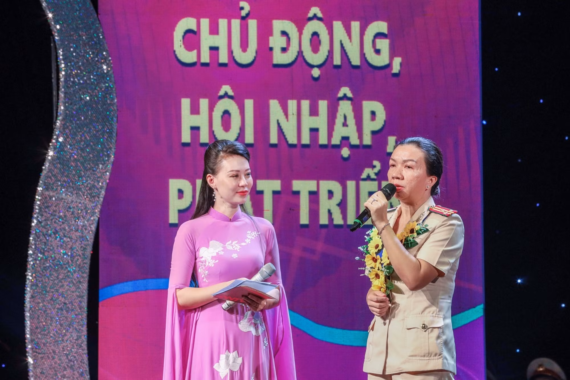 Tuyên dương 20 gương “Phụ nữ Công an tiêu biểu” năm 2022 -0