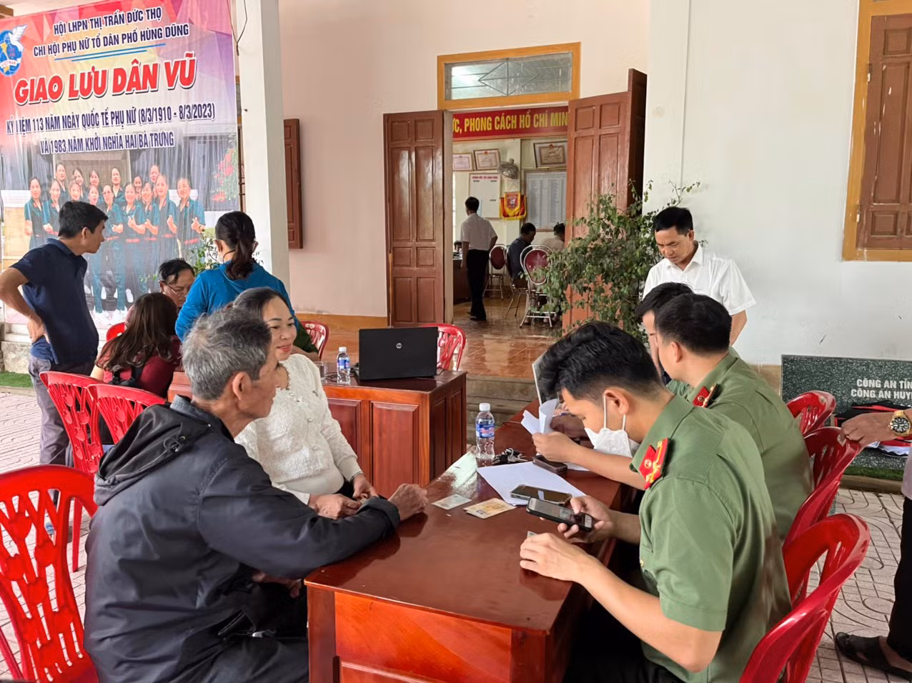 Xuyên lễ cấp CCCD, định danh điện tử cho người dân Hà Tĩnh -0