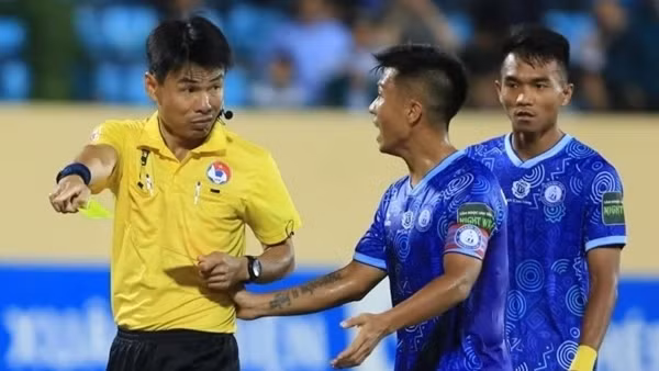 Trọng tài nội, chuyện đau đáu tại V.League