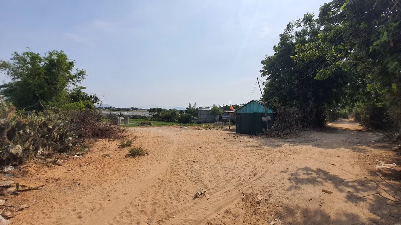 Trượt chân rơi xuống hồ dự trữ nước ngầm, một nữ sinh chết đuối -0