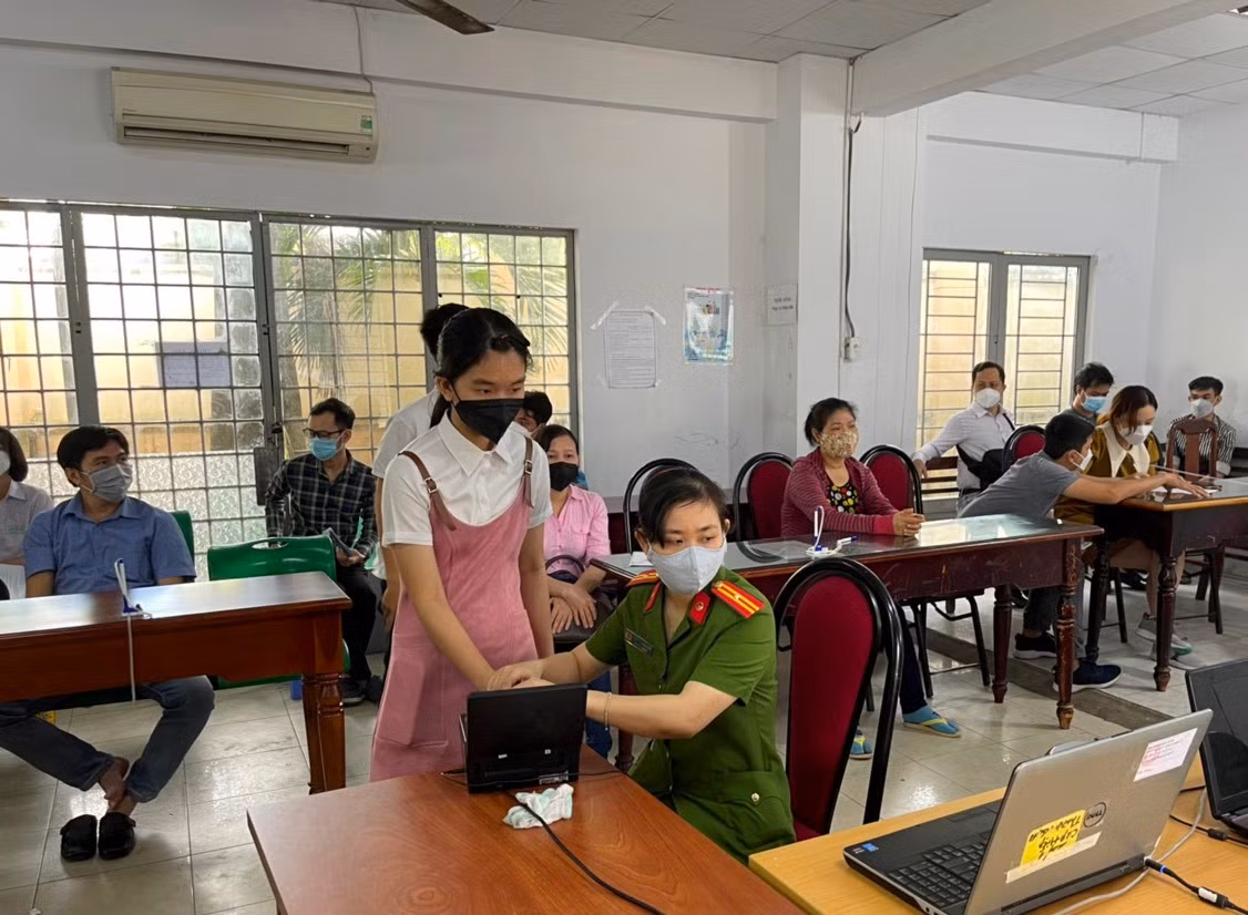 Công an TP Hồ Chí Minh mở cao điểm nước rút cấp CCCD, tài khoản định danh điện tử -0