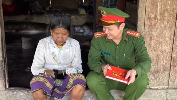 Trưởng Công an xã vùng sâu góp phần giữ vững tiêu chí xây dựng nông thôn mới
