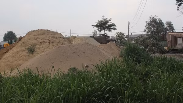 Ngang nhiên tái lấn chiếm đất khu công nghiệp để xây dựng trái phép