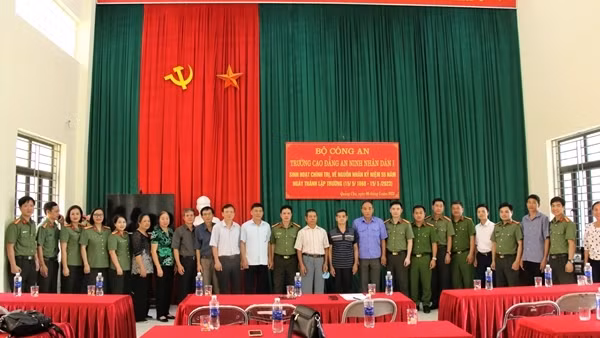 Trường Cao đẳng ANND I tổ chức về nguồn