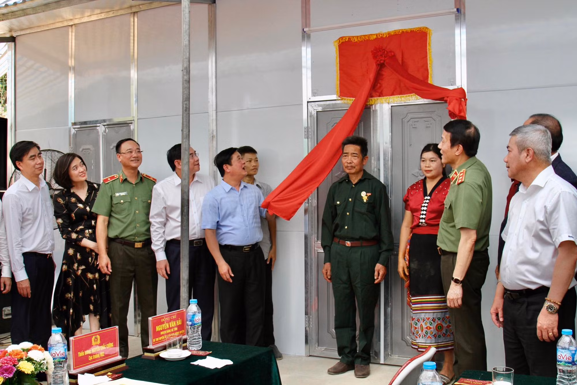 Những ngôi nhà lấp lánh niềm vui (Bài 1) -0