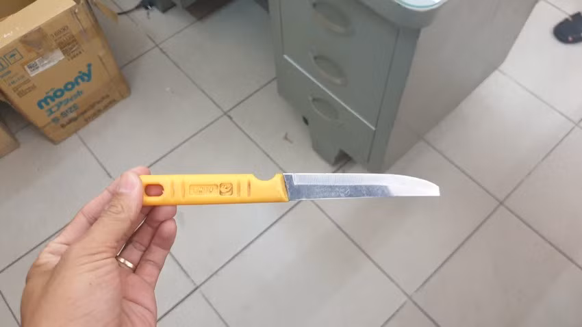 Bắt đối tượng cướp điện thoại tông 2 học sinh rồi móc dao đe dọa người truy đuổi -0