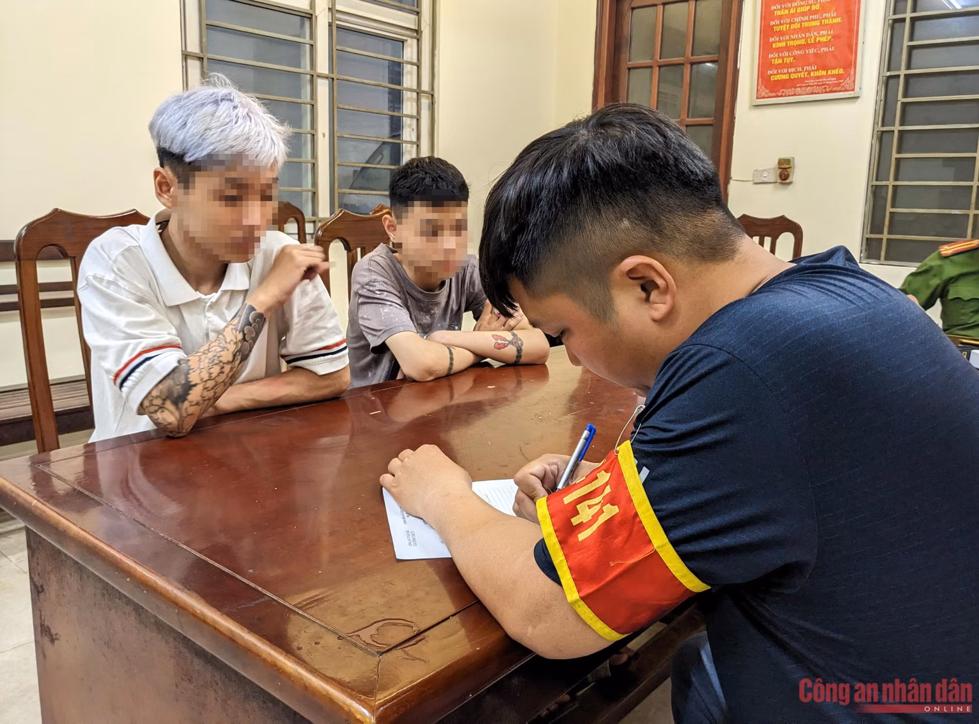 Cảnh sát trắng đêm cuối tuần truy quét những “đứa con ngoan” -0