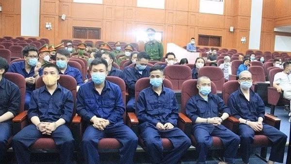 Người đàn ông bí ẩn rút lại đề nghị giúp Nguyễn Thái Luyện khắc phục hậu quả 2.400 tỉ đồng